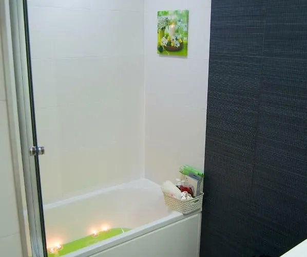 Holidays And City Break In Апартаменты *